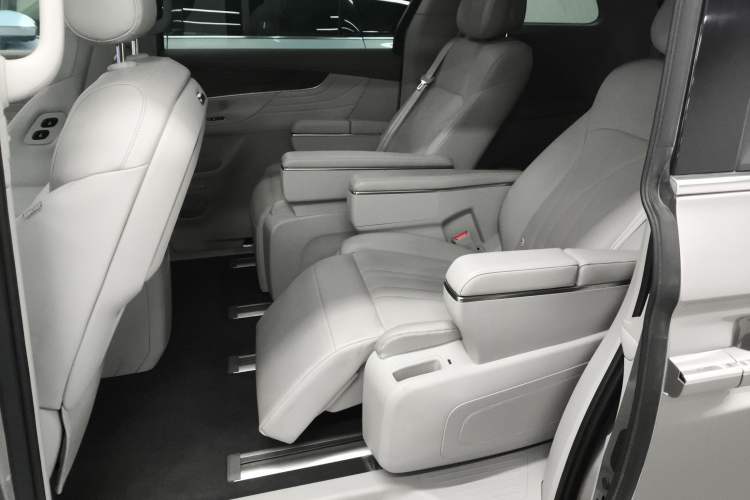 Used Roewe iMAX8 New Energy 2025 1.5T DMH Lu Zun Deluxe Edition Interior 4