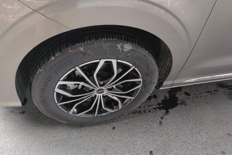 Used Roewe iMAX8 New Energy 2025 1.5T DMH Lu Zun Deluxe Edition Left Front Wheel Hub
