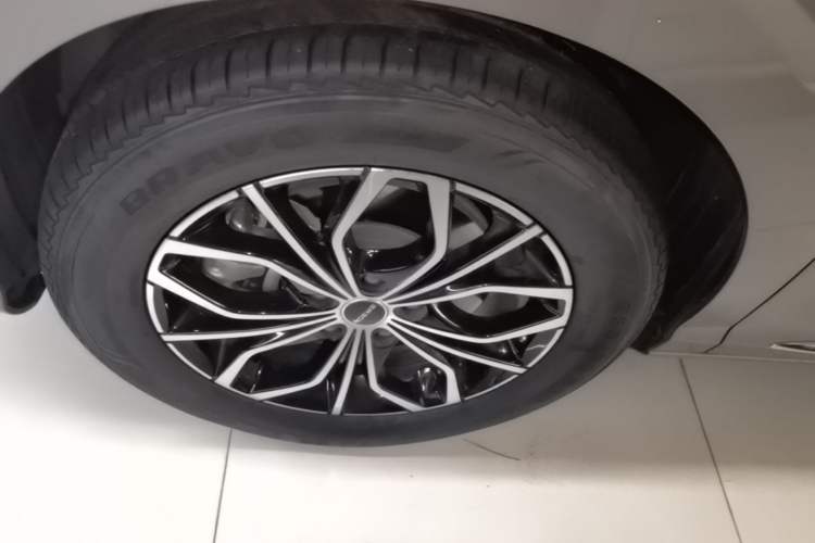 Used Roewe iMAX8 New Energy 2025 1.5T DMH Lu Zun Deluxe Edition Left Front Wheel Hub