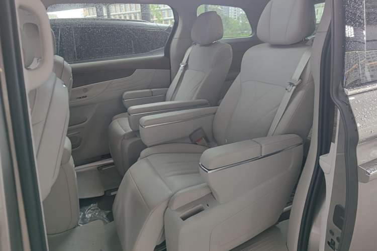 Used Roewe iMAX8 New Energy 2025 1.5T DMH Lu Zun Deluxe Edition Left Rear Seat