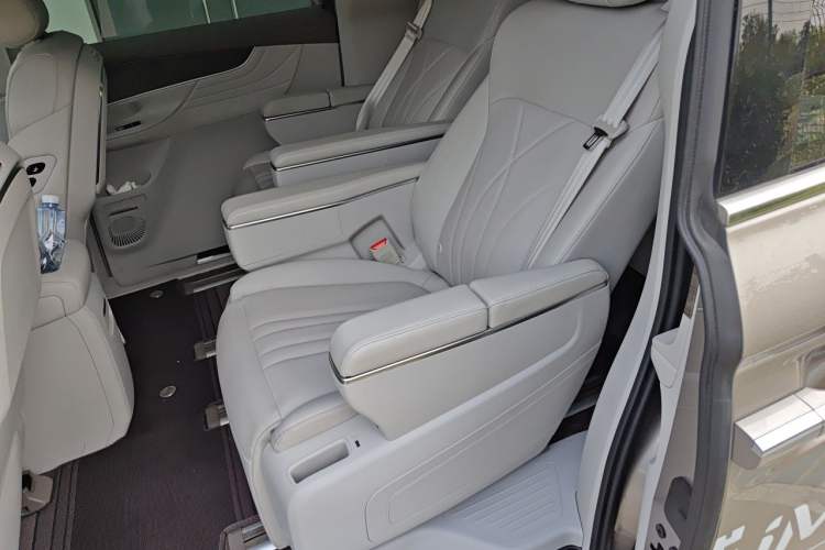 Used Roewe iMAX8 New Energy 2025 1.5T DMH Lu Zun Deluxe Edition Left Rear Seat