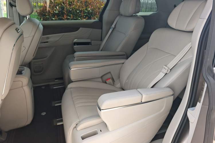 Used Roewe iMAX8 New Energy 2025 1.5T DMH Lu Zun Deluxe Edition Left Rear Seat