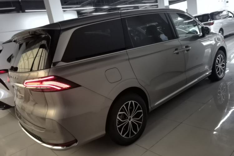 Used Roewe iMAX8 New Energy 2025 1.5T DMH Lu Zun Deluxe Edition Rear Right 45 Deg