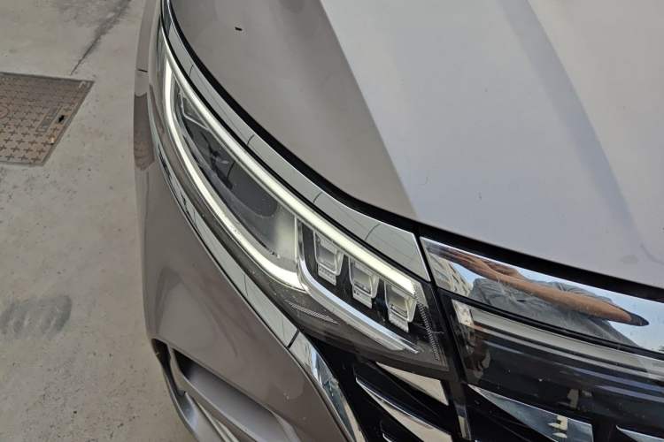 Used Roewe iMAX8 New Energy 2025 1.5T DMH Lu Zun Deluxe Edition Right Front Headlight