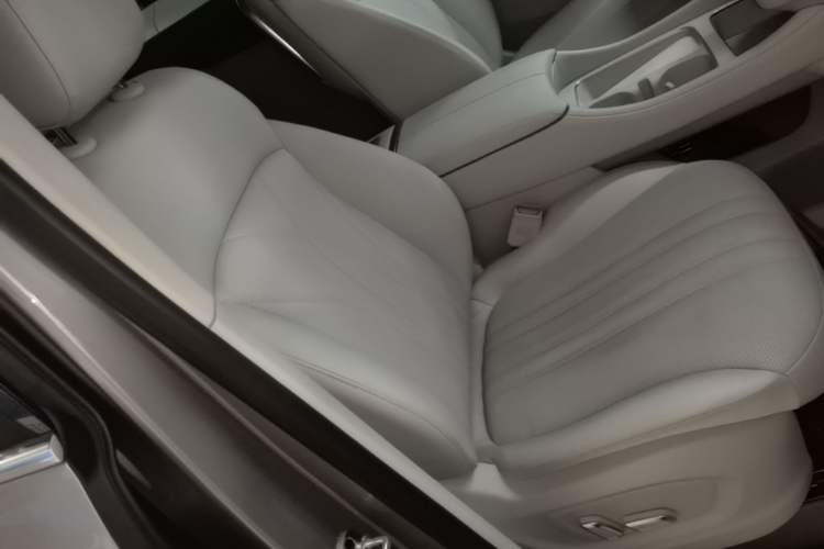 Used Roewe iMAX8 New Energy 2025 1.5T DMH Lu Zun Deluxe Edition Right Front Seat