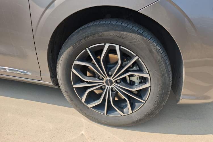 Used Roewe iMAX8 New Energy 2025 1.5T DMH Lu Zun Deluxe Edition Right Front Wheel Hub