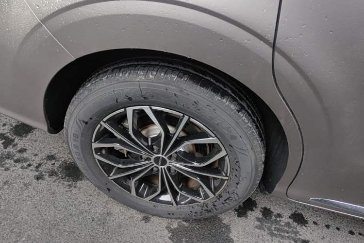Used Roewe iMAX8 New Energy 2025 1.5T DMH Lu Zun Deluxe Edition Right Rear Wheel Hub