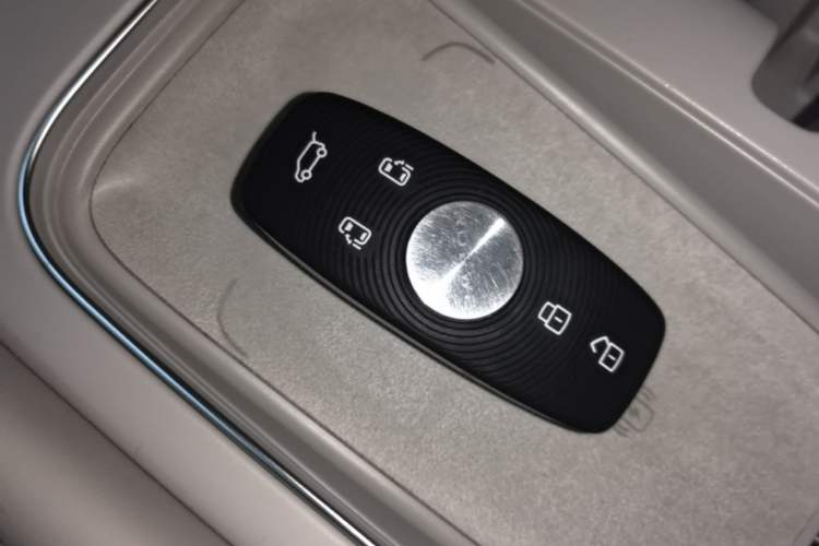 Used Roewe iMAX8 New Energy 2025 1.5T DMH Lu Zun Deluxe Edition Vehicle Key