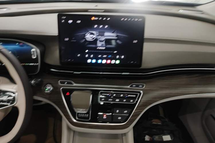 Used Roewe iMAX8 New Energy 2025 1.5T DMH Lu Zun Deluxe Edition Audio And AC Panel