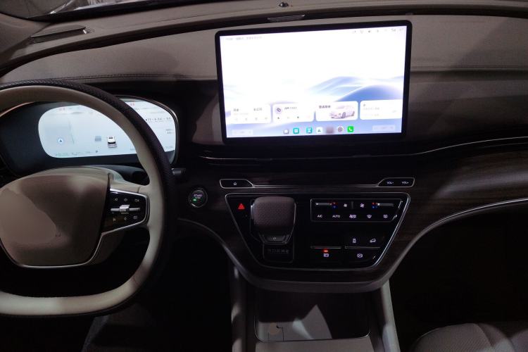 Used Roewe iMAX8 New Energy 2025 1.5T DMH Lu Zun Deluxe Edition Center Console