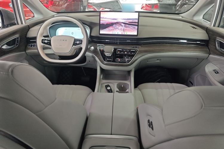Used Roewe iMAX8 New Energy 2025 1.5T DMH Lu Zun Deluxe Edition Center Console