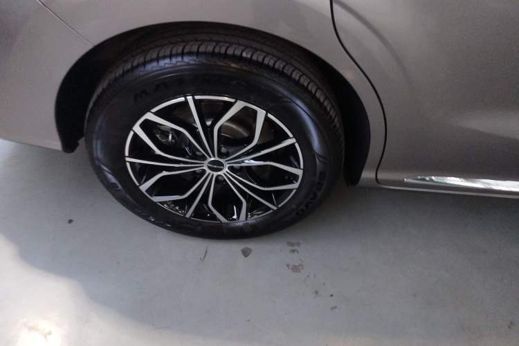 Used Roewe iMAX8 New Energy 2025 1.5T DMH Lu Zun Deluxe Edition Exterior 3
