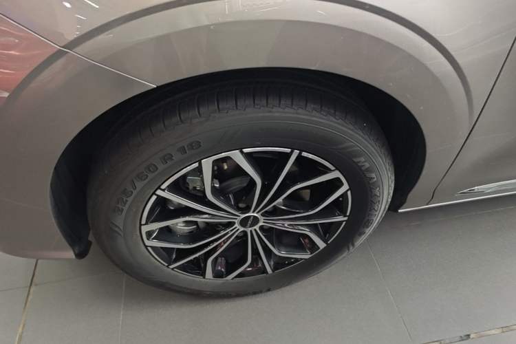 Used Roewe iMAX8 New Energy 2025 1.5T DMH Lu Zun Deluxe Edition Exterior 4