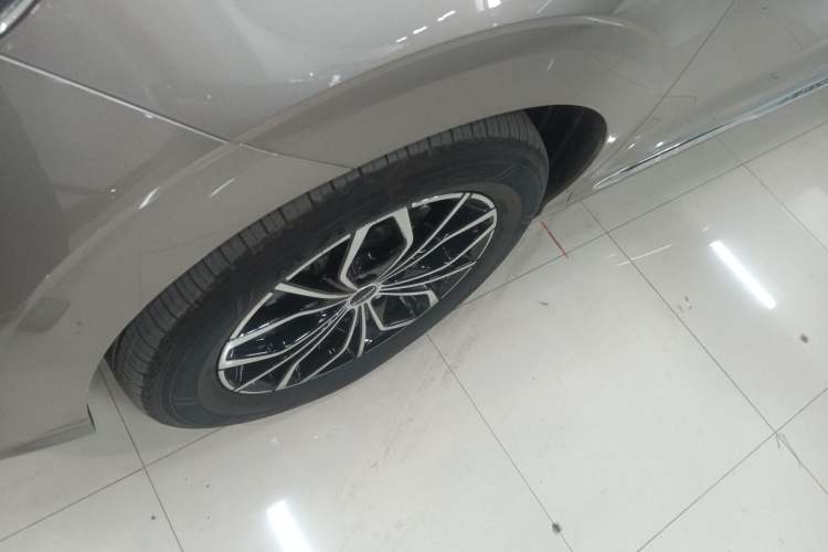 Used Roewe iMAX8 New Energy 2025 1.5T DMH Lu Zun Deluxe Edition Exterior 4