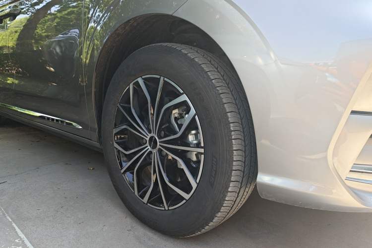 Used Roewe iMAX8 New Energy 2025 1.5T DMH Lu Zun Deluxe Edition Exterior 5