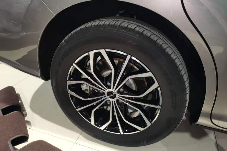Used Roewe iMAX8 New Energy 2025 1.5T DMH Lu Zun Deluxe Edition Exterior 5