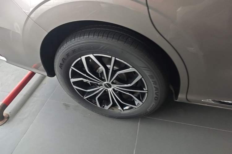 Used Roewe iMAX8 New Energy 2025 1.5T DMH Lu Zun Deluxe Edition Exterior 5