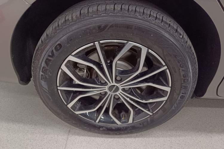 Used Roewe iMAX8 New Energy 2025 1.5T DMH Lu Zun Deluxe Edition Exterior 5