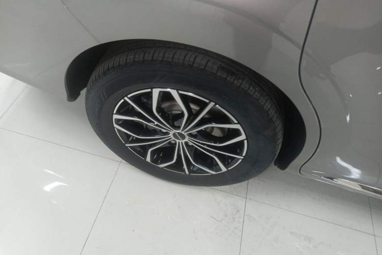 Used Roewe iMAX8 New Energy 2025 1.5T DMH Lu Zun Deluxe Edition Exterior 5