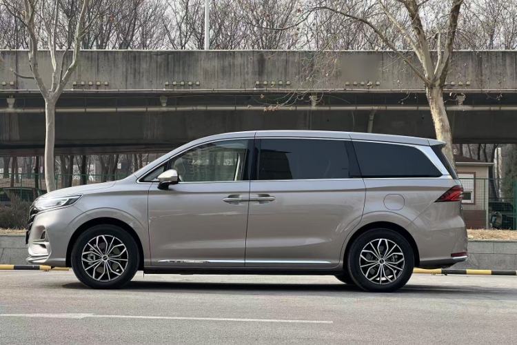 Used Roewe iMAX8 New Energy 2025 1.5T DMH Lu Zun Deluxe Edition Exterior 9