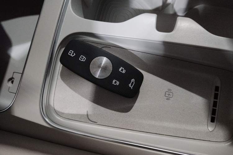 Used Roewe iMAX8 New Energy 2025 1.5T DMH Lu Zun Deluxe Edition Interior 1