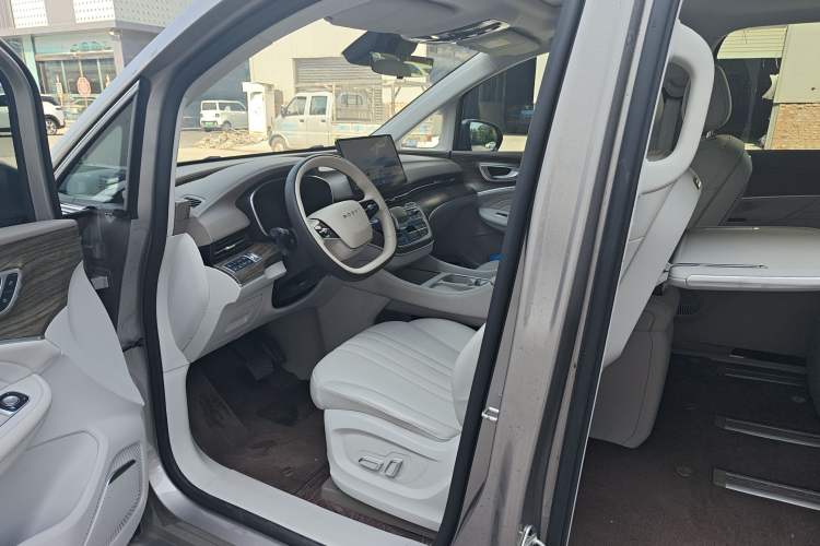 Used Roewe iMAX8 New Energy 2025 1.5T DMH Lu Zun Deluxe Edition Interior 1