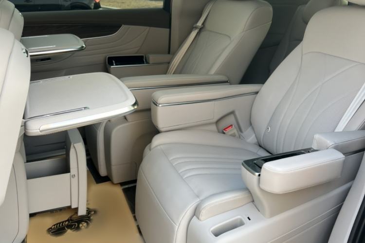Used Roewe iMAX8 New Energy 2025 1.5T DMH Lu Zun Deluxe Edition Interior 3