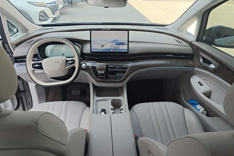 Used Roewe iMAX8 New Energy 2025 1.5T DMH Lu Zun Deluxe Edition Interior 3