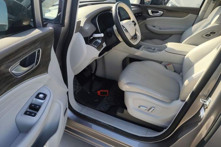 Used Roewe iMAX8 New Energy 2025 1.5T DMH Lu Zun Deluxe Edition Interior 3