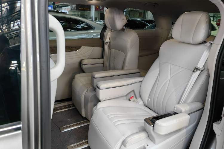 Used Roewe iMAX8 New Energy 2025 1.5T DMH Lu Zun Deluxe Edition Interior 3