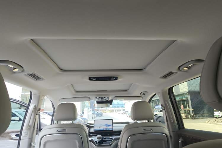 Used Roewe iMAX8 New Energy 2025 1.5T DMH Lu Zun Deluxe Edition Interior 4