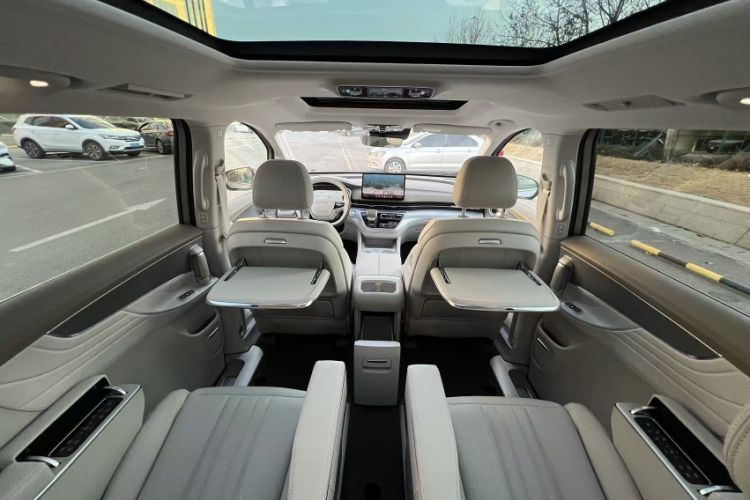 Used Roewe iMAX8 New Energy 2025 1.5T DMH Lu Zun Deluxe Edition Interior 4