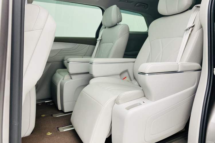 Used Roewe iMAX8 New Energy 2025 1.5T DMH Lu Zun Deluxe Edition Interior 4
