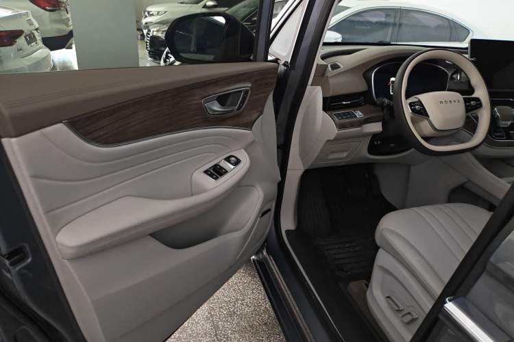Used Roewe iMAX8 New Energy 2025 1.5T DMH Lu Zun Deluxe Edition Interior 7