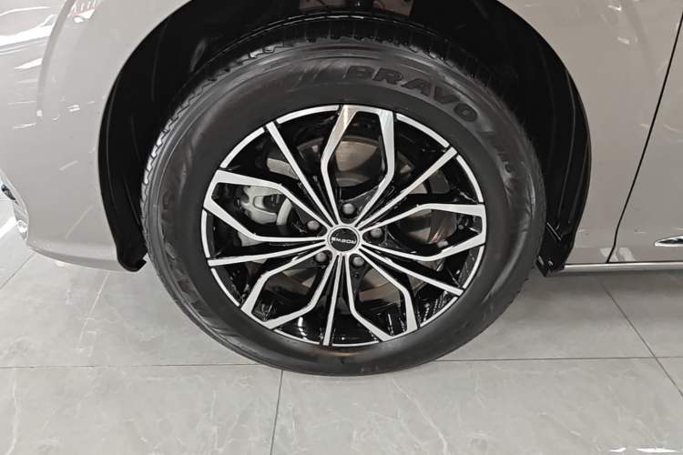 Used Roewe iMAX8 New Energy 2025 1.5T DMH Lu Zun Deluxe Edition Left Front Wheel Hub