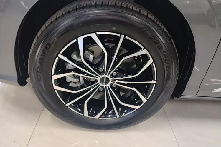 Used Roewe iMAX8 New Energy 2025 1.5T DMH Lu Zun Deluxe Edition Left Front Wheel Hub