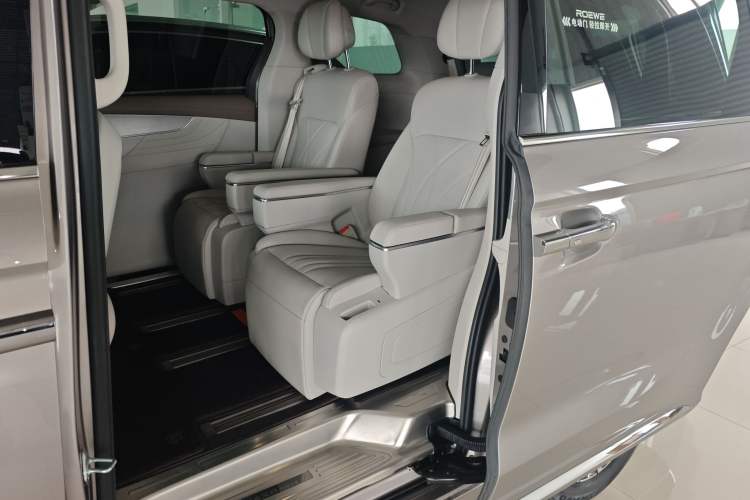Used Roewe iMAX8 New Energy 2025 1.5T DMH Lu Zun Deluxe Edition Left Rear Seat