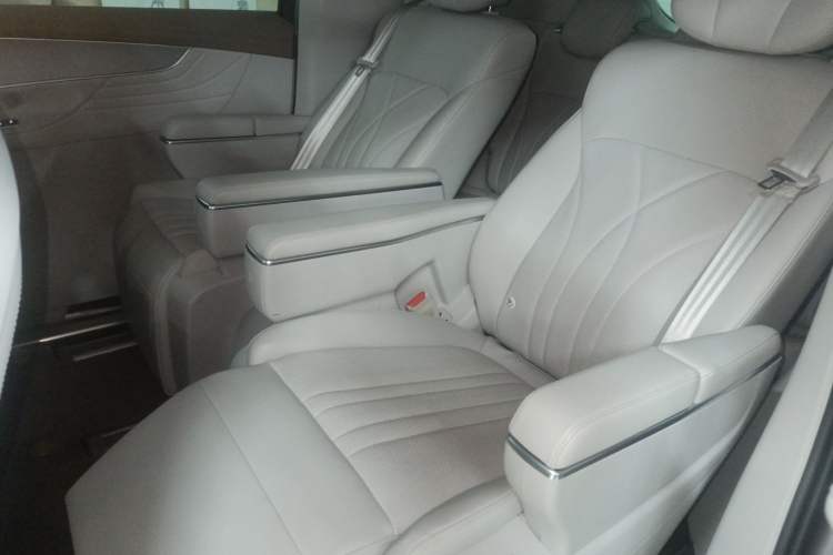 Used Roewe iMAX8 New Energy 2025 1.5T DMH Lu Zun Deluxe Edition Left Rear Seat