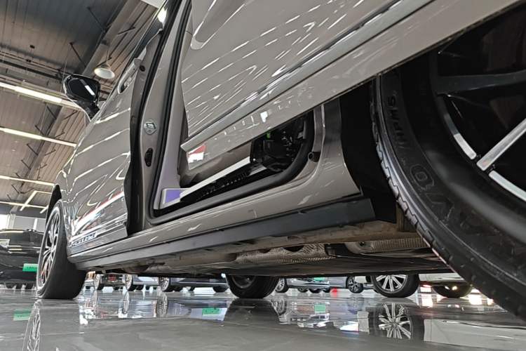 Used Roewe iMAX8 New Energy 2025 1.5T DMH Lu Zun Deluxe Edition Left Side Sill