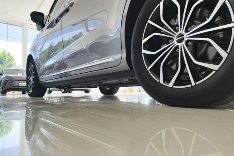 Used Roewe iMAX8 New Energy 2025 1.5T DMH Lu Zun Deluxe Edition Left Side Sill