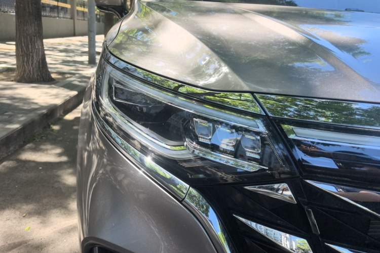 Used Roewe iMAX8 New Energy 2025 1.5T DMH Lu Zun Deluxe Edition Right Front Headlight