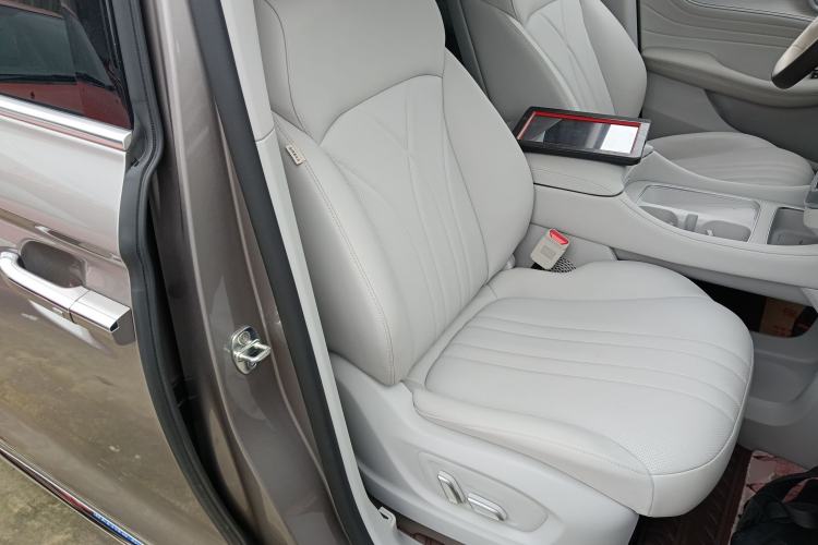 Used Roewe iMAX8 New Energy 2025 1.5T DMH Lu Zun Deluxe Edition Right Front Seat