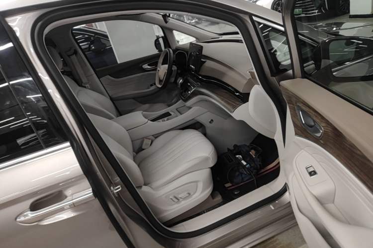 Used Roewe iMAX8 New Energy 2025 1.5T DMH Lu Zun Deluxe Edition Right Front Seat