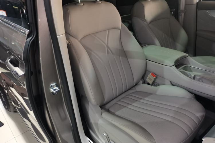 Used Roewe iMAX8 New Energy 2025 1.5T DMH Lu Zun Deluxe Edition Right Front Seat
