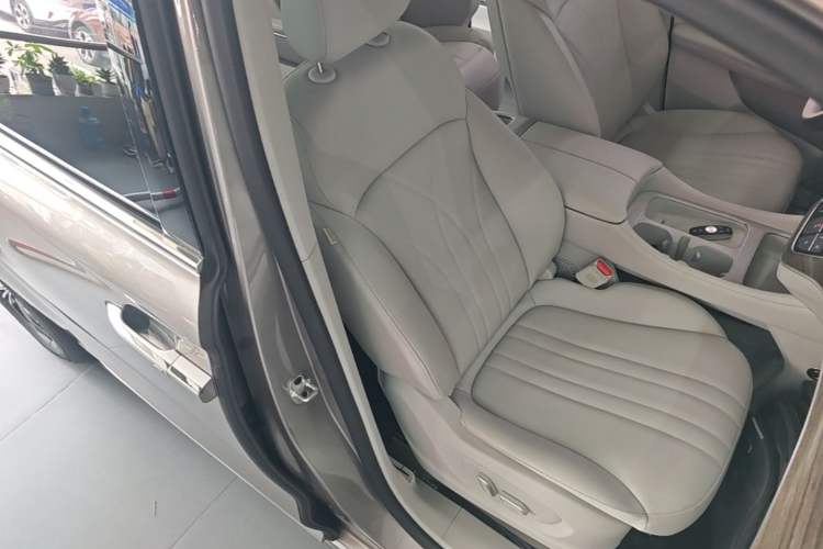Used Roewe iMAX8 New Energy 2025 1.5T DMH Lu Zun Deluxe Edition Right Front Seat