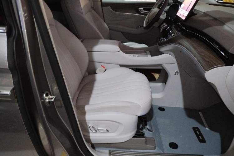Used Roewe iMAX8 New Energy 2025 1.5T DMH Lu Zun Deluxe Edition Right Front Seat