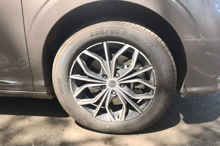 Used Roewe iMAX8 New Energy 2025 1.5T DMH Lu Zun Deluxe Edition Right Front Wheel Hub