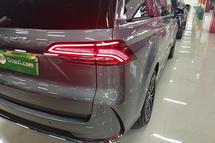 Used Roewe iMAX8 New Energy 2025 1.5T DMH Lu Zun Deluxe Edition Right Rear Taillight