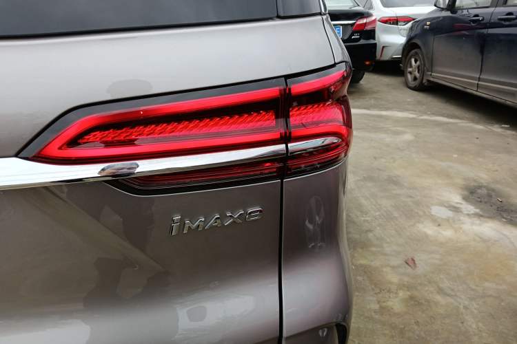 Used Roewe iMAX8 New Energy 2025 1.5T DMH Lu Zun Deluxe Edition Right Rear Taillight