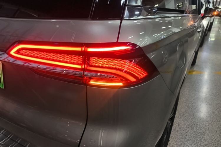 Used Roewe iMAX8 New Energy 2025 1.5T DMH Lu Zun Deluxe Edition Right Rear Taillight